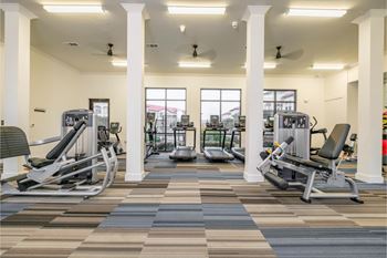 24/7 High-tech fitness center